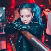  顶级DJ热闹点燃夜店_精彩舞曲热情拥抱